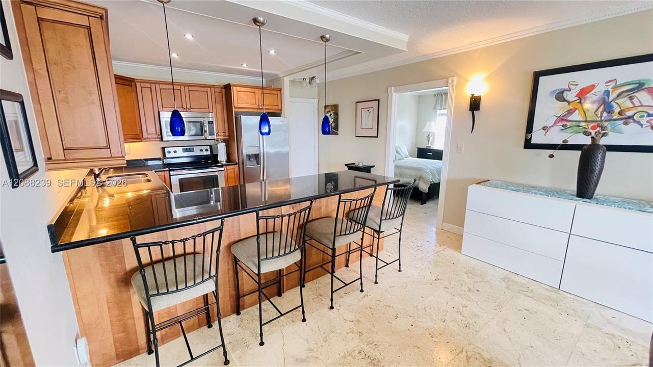 For Rent: $2,950 (2 beds, 1 baths, 756 Square Feet)