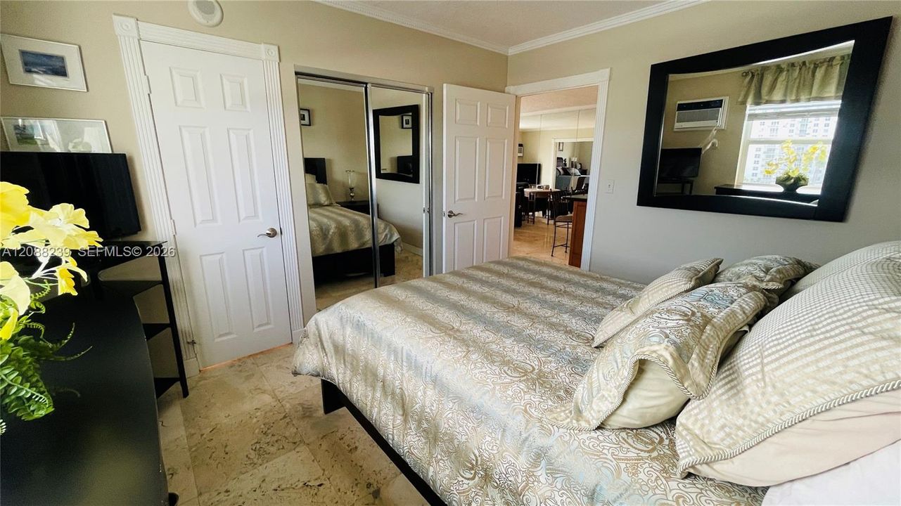 For Rent: $2,950 (2 beds, 1 baths, 756 Square Feet)