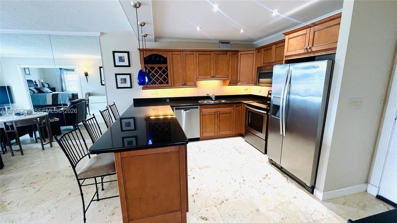 For Rent: $2,950 (2 beds, 1 baths, 756 Square Feet)