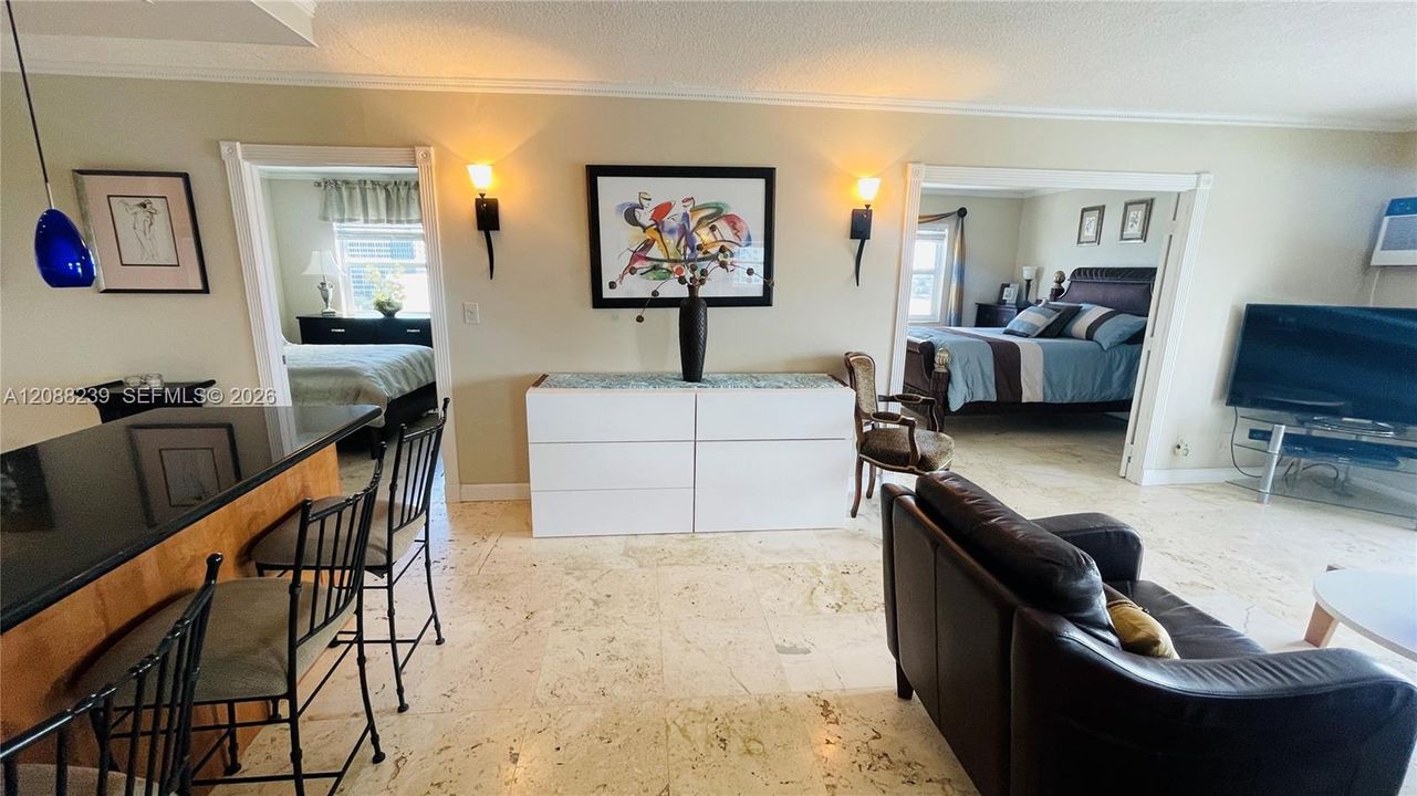 For Rent: $2,950 (2 beds, 1 baths, 756 Square Feet)