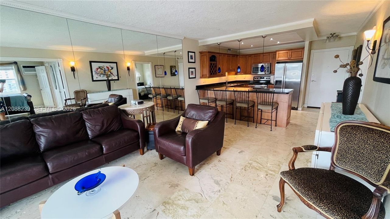 For Rent: $2,950 (2 beds, 1 baths, 756 Square Feet)