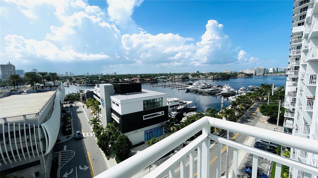 For Rent: $2,950 (2 beds, 1 baths, 756 Square Feet)