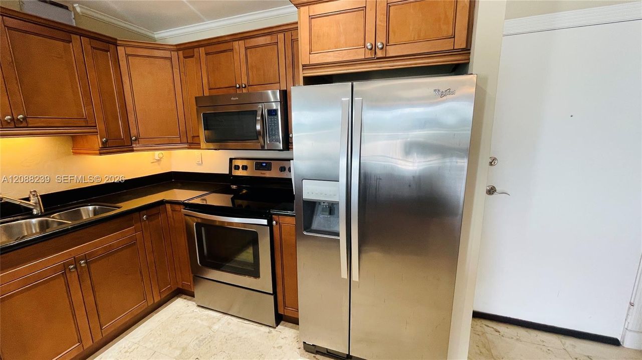 For Rent: $2,950 (2 beds, 1 baths, 756 Square Feet)