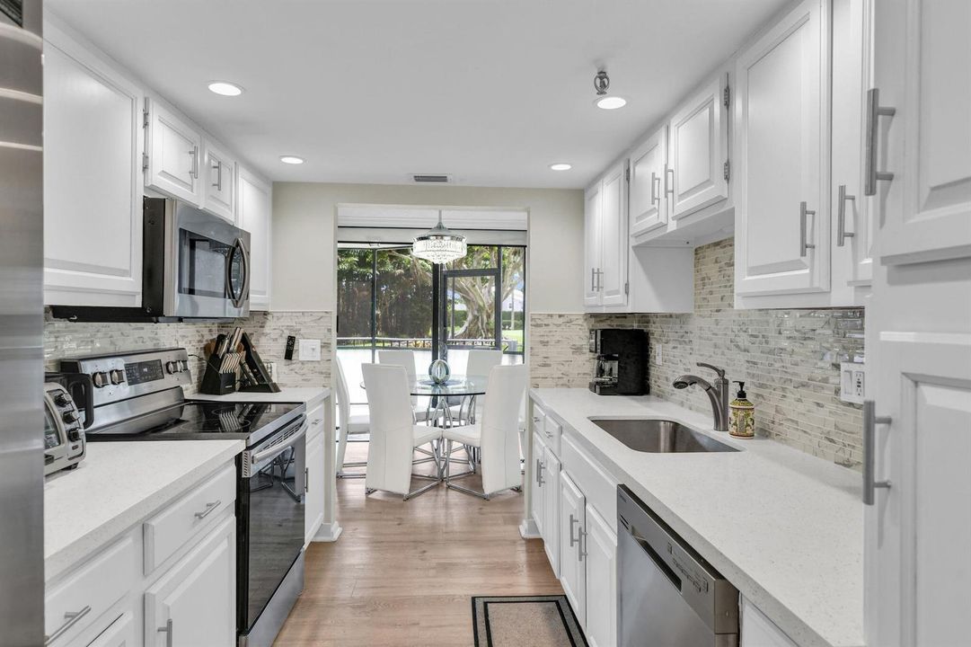 899 Jeffery 109 Kitchen 1