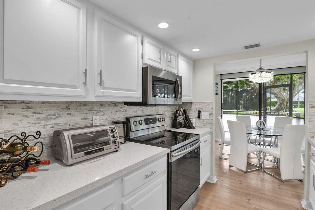 899 Jeffery 109 Kitchen 3