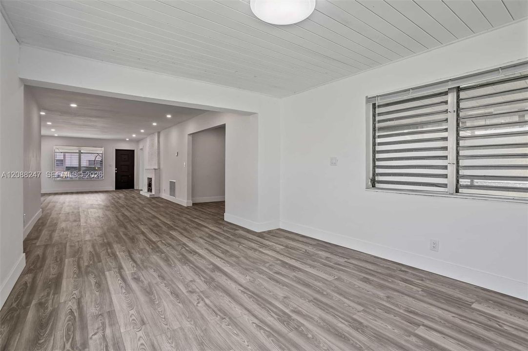 En Venta: $749,900 (4 camas, 3 baños, 1827 Pies cuadrados)