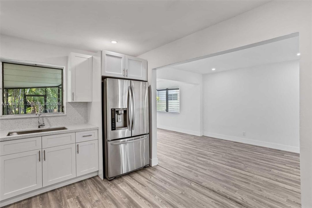 En Venta: $749,900 (4 camas, 3 baños, 1827 Pies cuadrados)
