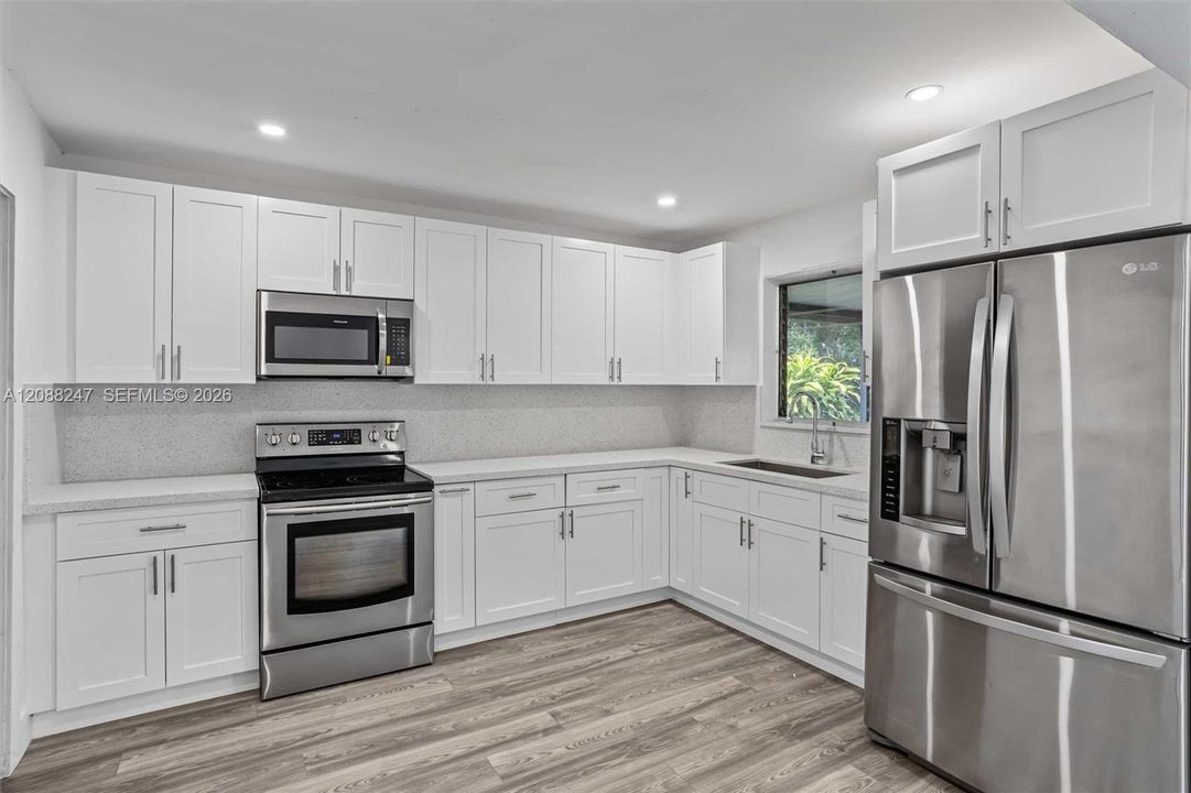 En Venta: $749,900 (4 camas, 3 baños, 1827 Pies cuadrados)
