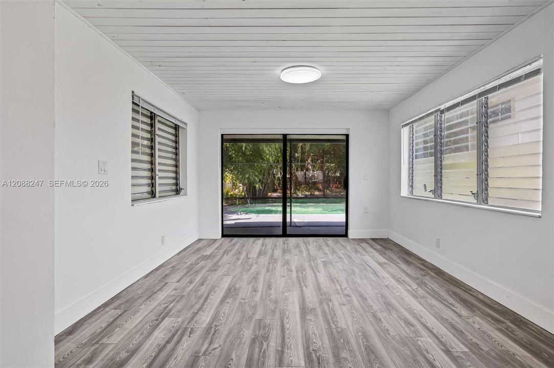 En Venta: $749,900 (4 camas, 3 baños, 1827 Pies cuadrados)