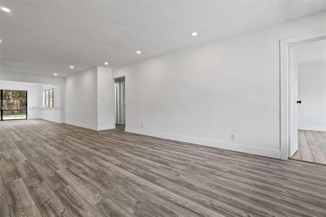 En Venta: $749,900 (4 camas, 3 baños, 1827 Pies cuadrados)