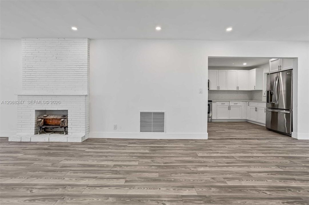 En Venta: $749,900 (4 camas, 3 baños, 1827 Pies cuadrados)
