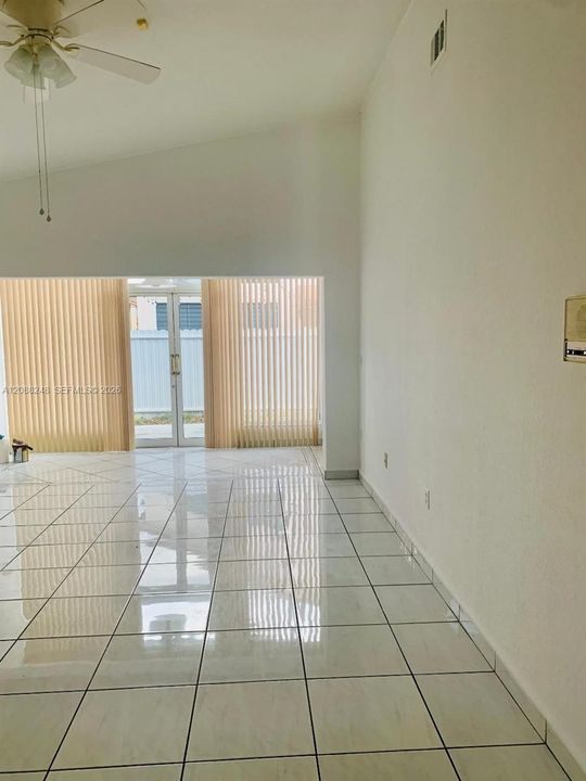 В аренду: $3,900 (4 спален, 2 ванн, 2148 Квадратных фут)
