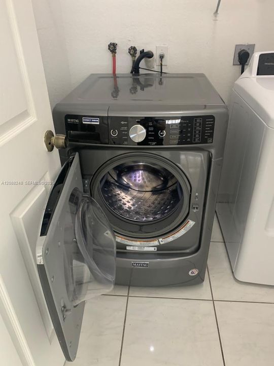 В аренду: $3,900 (4 спален, 2 ванн, 2148 Квадратных фут)