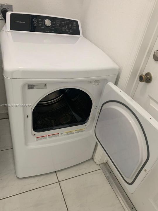 В аренду: $3,900 (4 спален, 2 ванн, 2148 Квадратных фут)