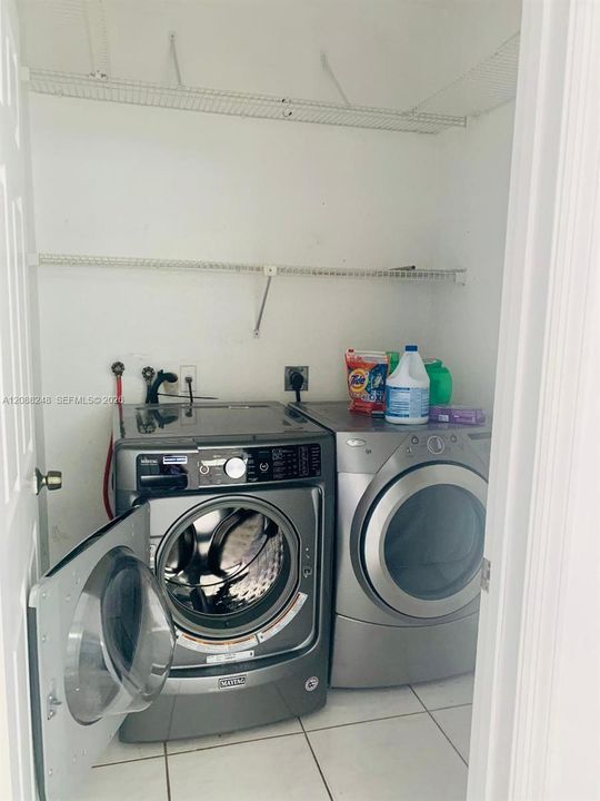 В аренду: $3,900 (4 спален, 2 ванн, 2148 Квадратных фут)