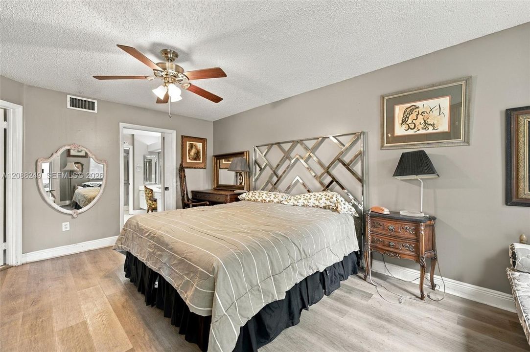For Sale: $249,900 (2 beds, 2 baths, 1500 Square Feet)