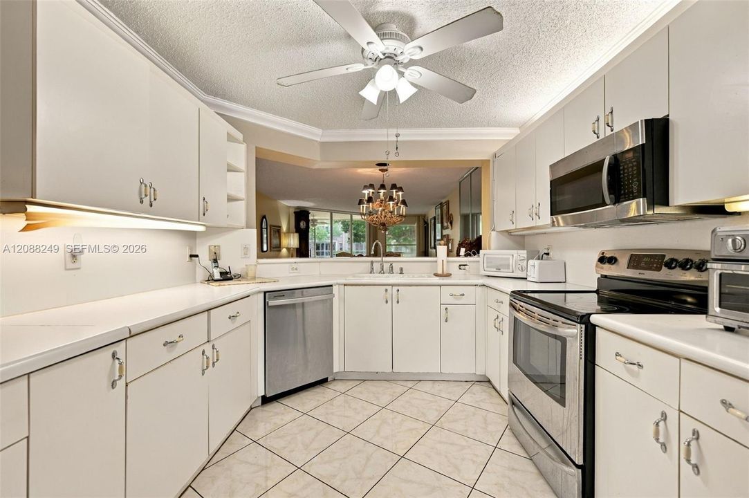 For Sale: $249,900 (2 beds, 2 baths, 1500 Square Feet)