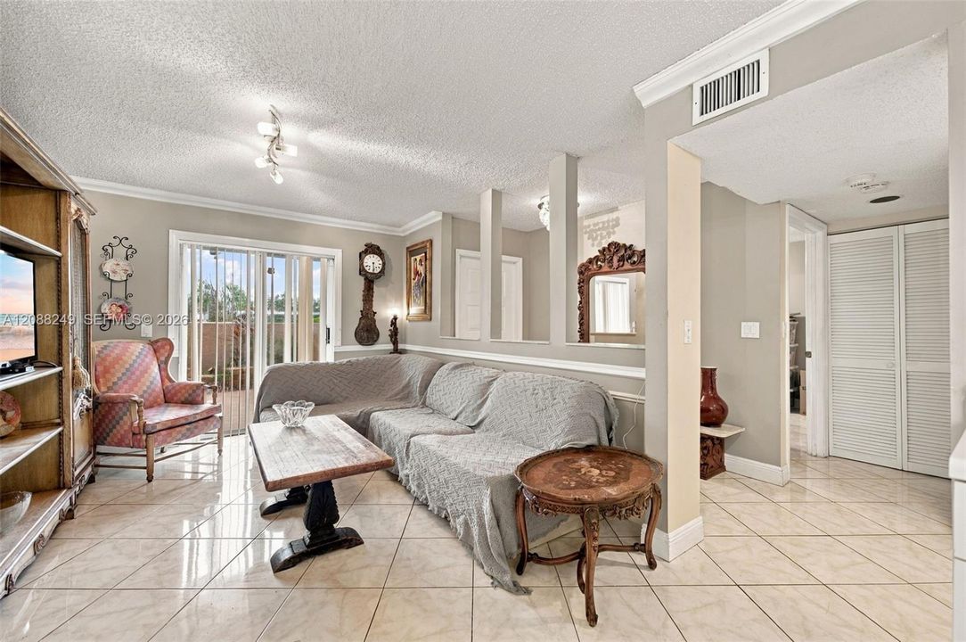 For Sale: $249,900 (2 beds, 2 baths, 1500 Square Feet)