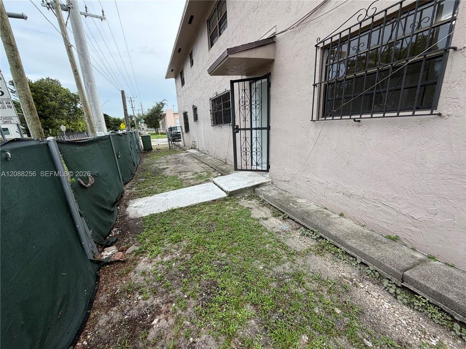 For Rent: $2,600 (3 beds, 2 baths, 1283 Square Feet)
