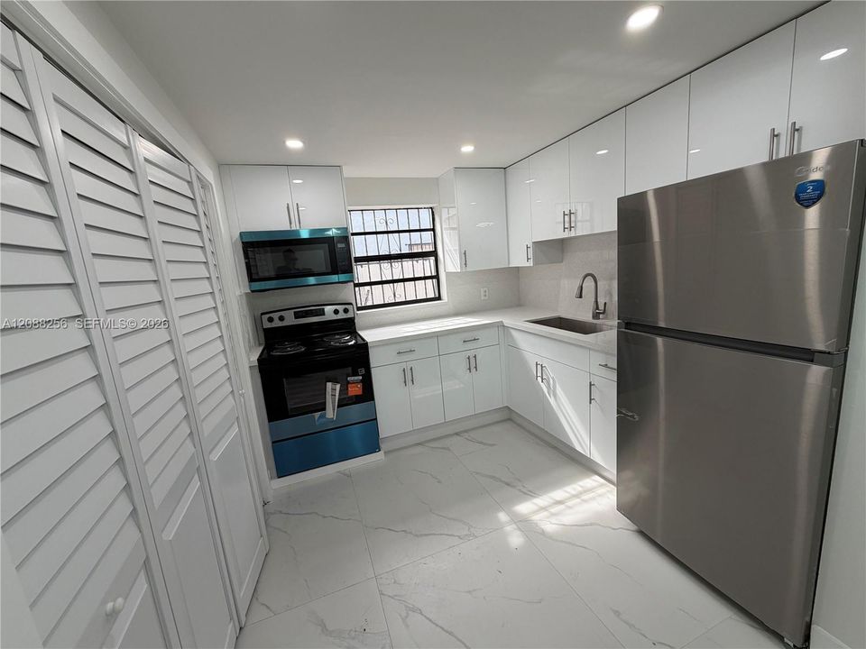 For Rent: $2,600 (3 beds, 2 baths, 1283 Square Feet)