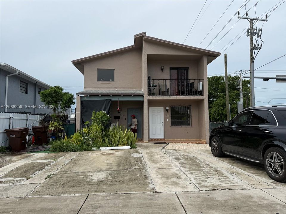 For Rent: $2,600 (3 beds, 2 baths, 1283 Square Feet)