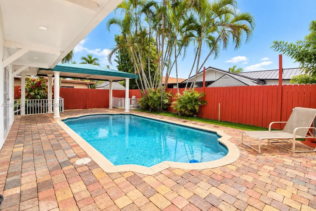 For Rent: $4,000 (3 beds, 2 baths, 1516 Square Feet)
