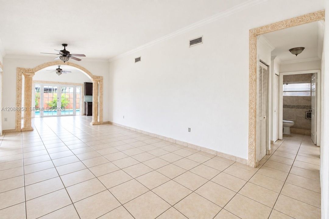 For Rent: $4,000 (3 beds, 2 baths, 1516 Square Feet)