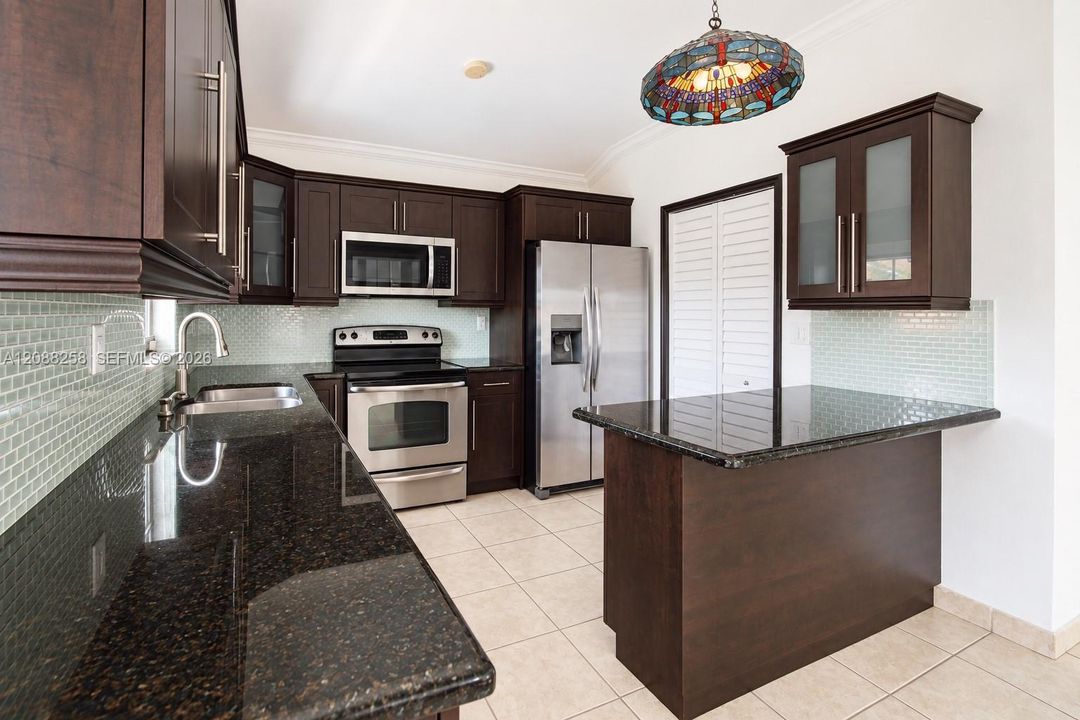 For Rent: $4,000 (3 beds, 2 baths, 1516 Square Feet)