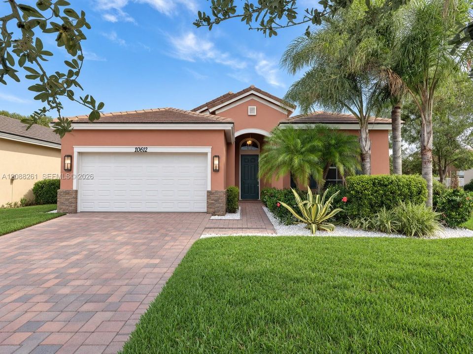 For Rent: $3,400 (4 beds, 2 baths, 1749 Square Feet)