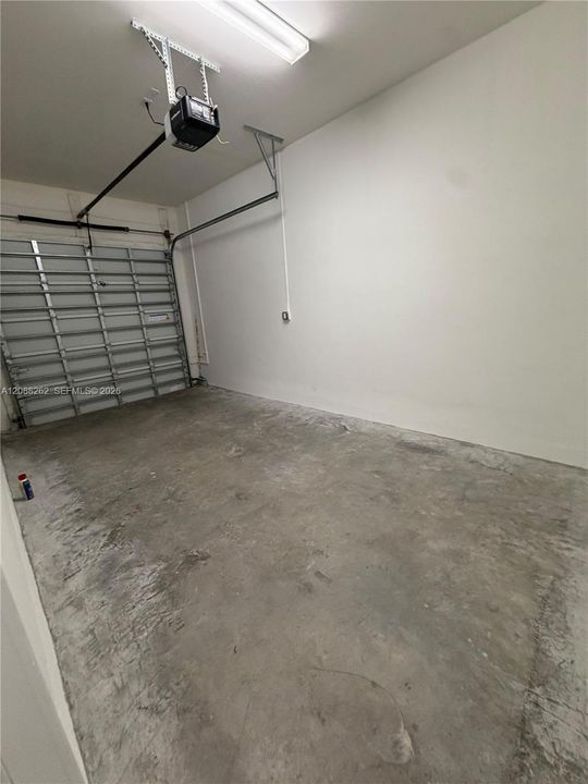 Active With Contract: $3,650 (3 beds, 2 baths, 1678 Square Feet)