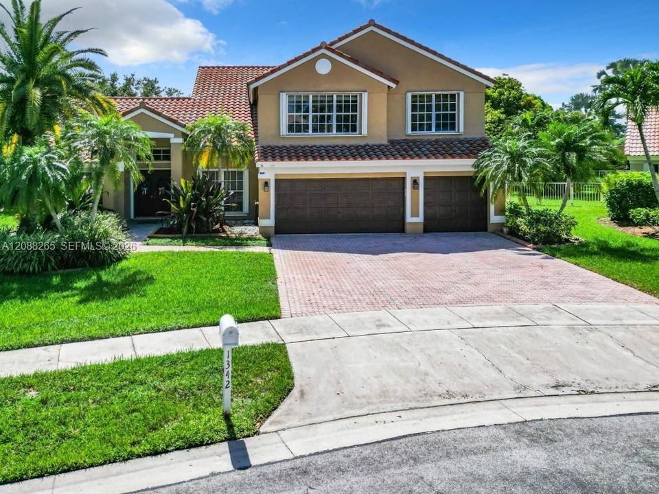 En Venta: $935,000 (5 camas, 3 baños, 3215 Pies cuadrados)
