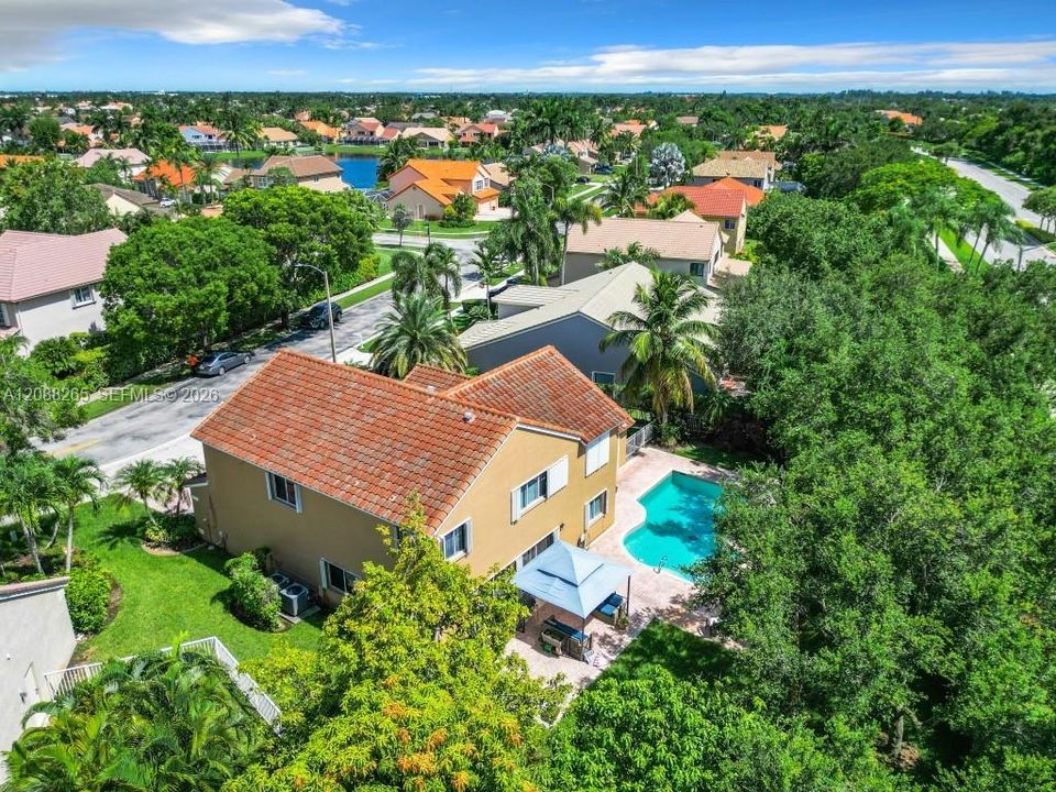 En Venta: $935,000 (5 camas, 3 baños, 3215 Pies cuadrados)