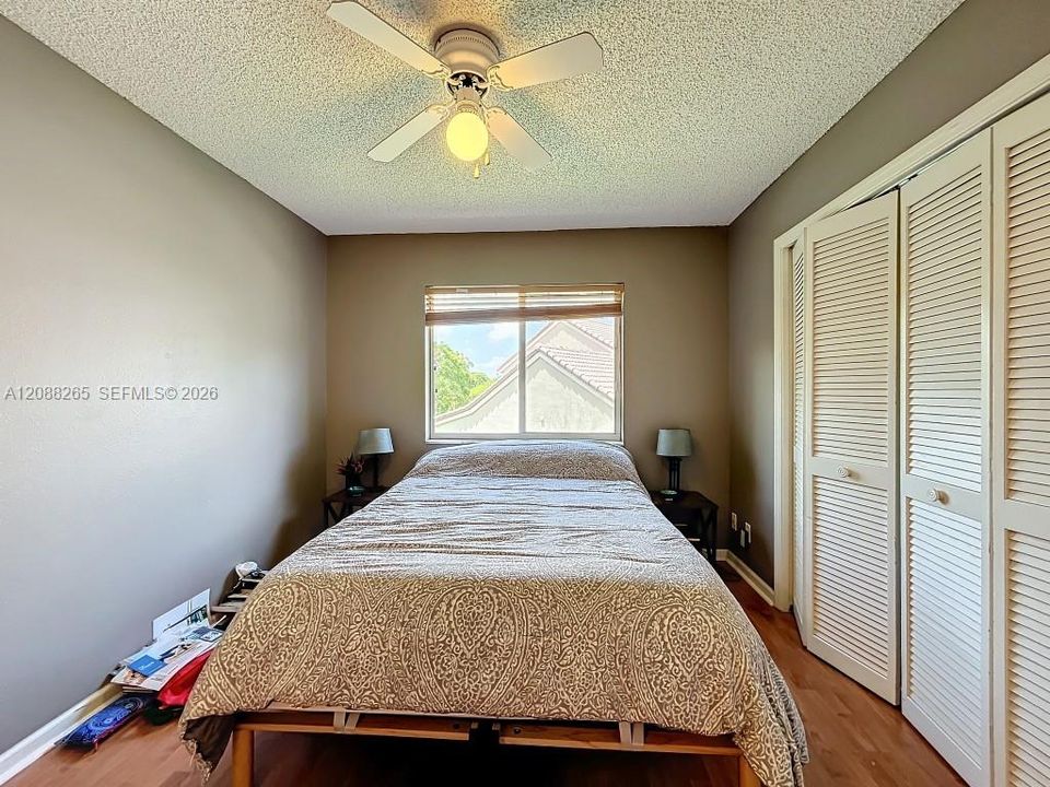En Venta: $935,000 (5 camas, 3 baños, 3215 Pies cuadrados)