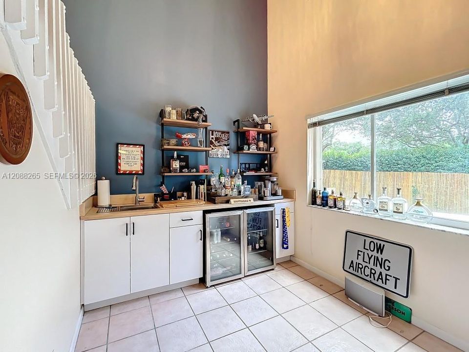 En Venta: $935,000 (5 camas, 3 baños, 3215 Pies cuadrados)