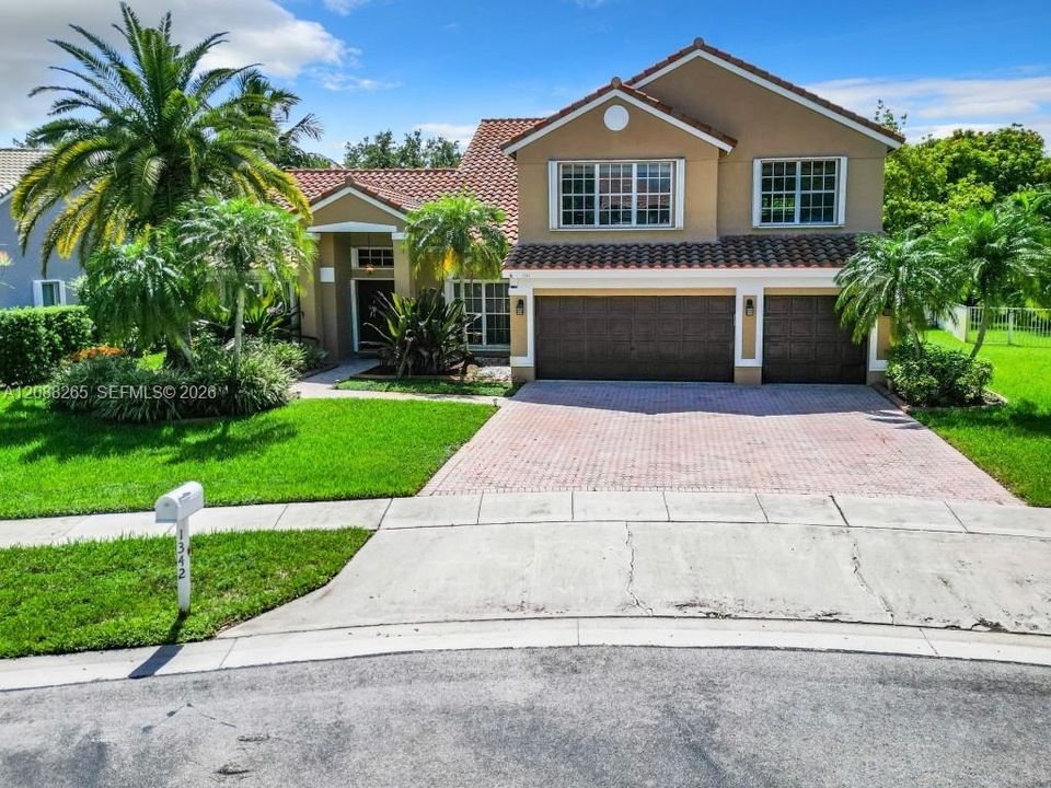 En Venta: $935,000 (5 camas, 3 baños, 3215 Pies cuadrados)