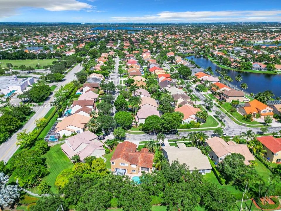 En Venta: $935,000 (5 camas, 3 baños, 3215 Pies cuadrados)