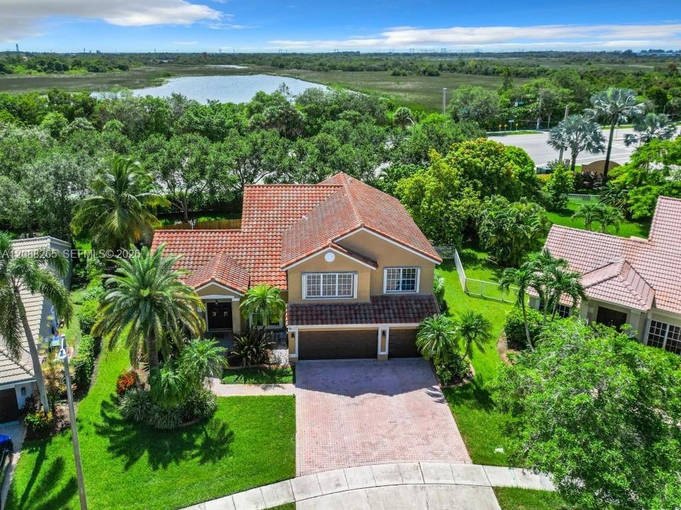 En Venta: $935,000 (5 camas, 3 baños, 3215 Pies cuadrados)
