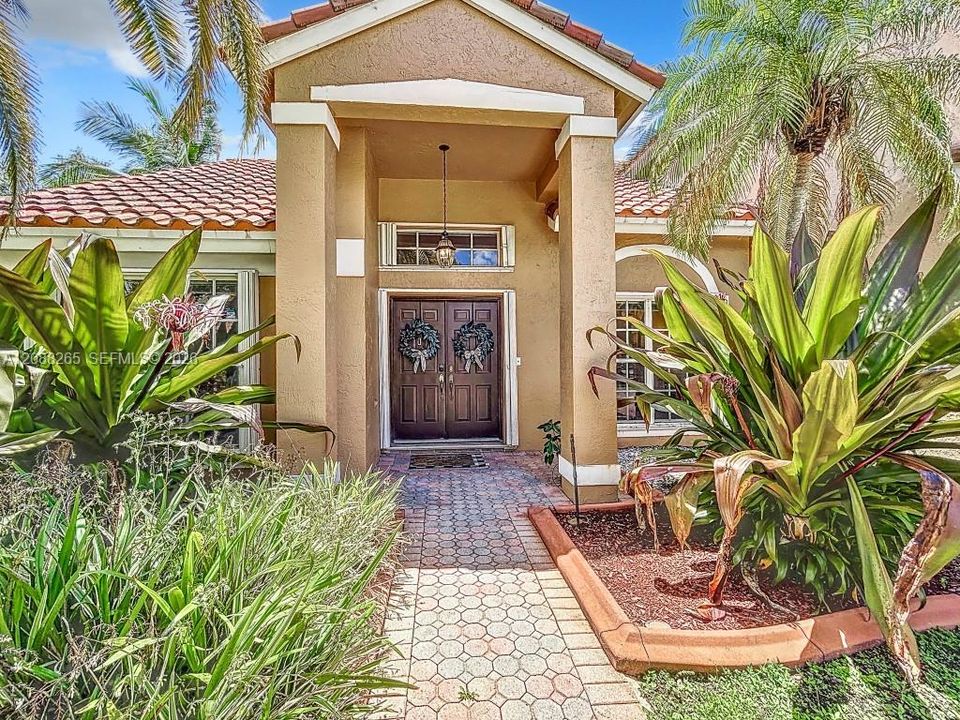En Venta: $935,000 (5 camas, 3 baños, 3215 Pies cuadrados)