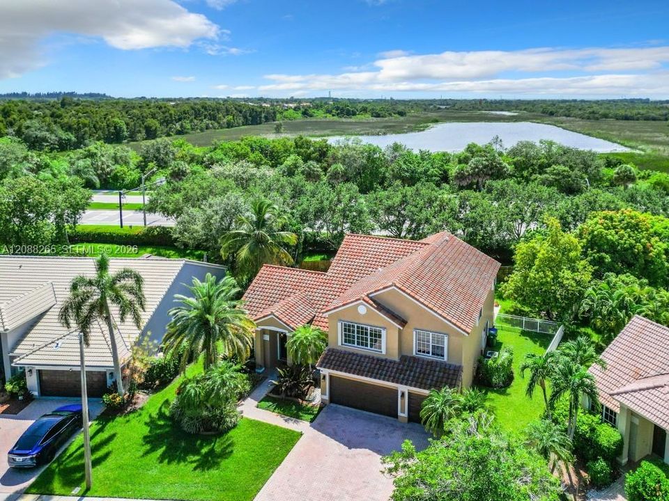 En Venta: $935,000 (5 camas, 3 baños, 3215 Pies cuadrados)