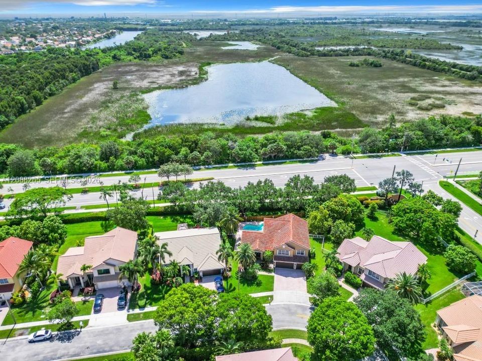 En Venta: $935,000 (5 camas, 3 baños, 3215 Pies cuadrados)