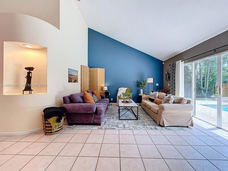 En Venta: $935,000 (5 camas, 3 baños, 3215 Pies cuadrados)