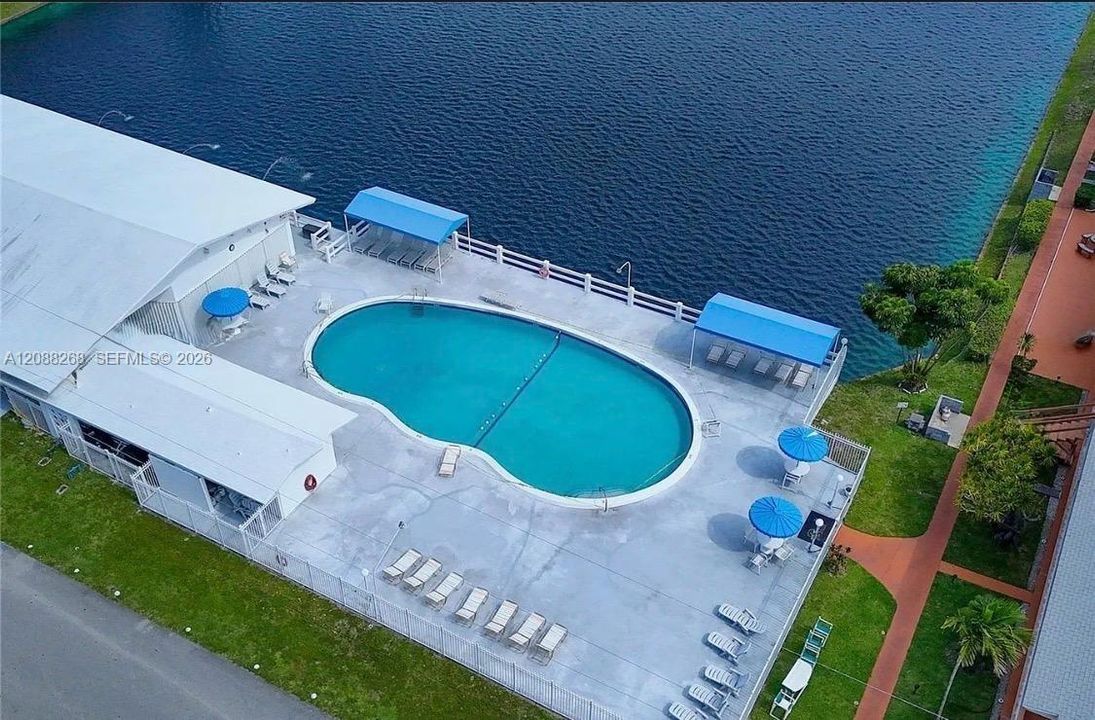 На продажу: $165,000 (2 спален, 1 ванн, 848 Квадратных фут)