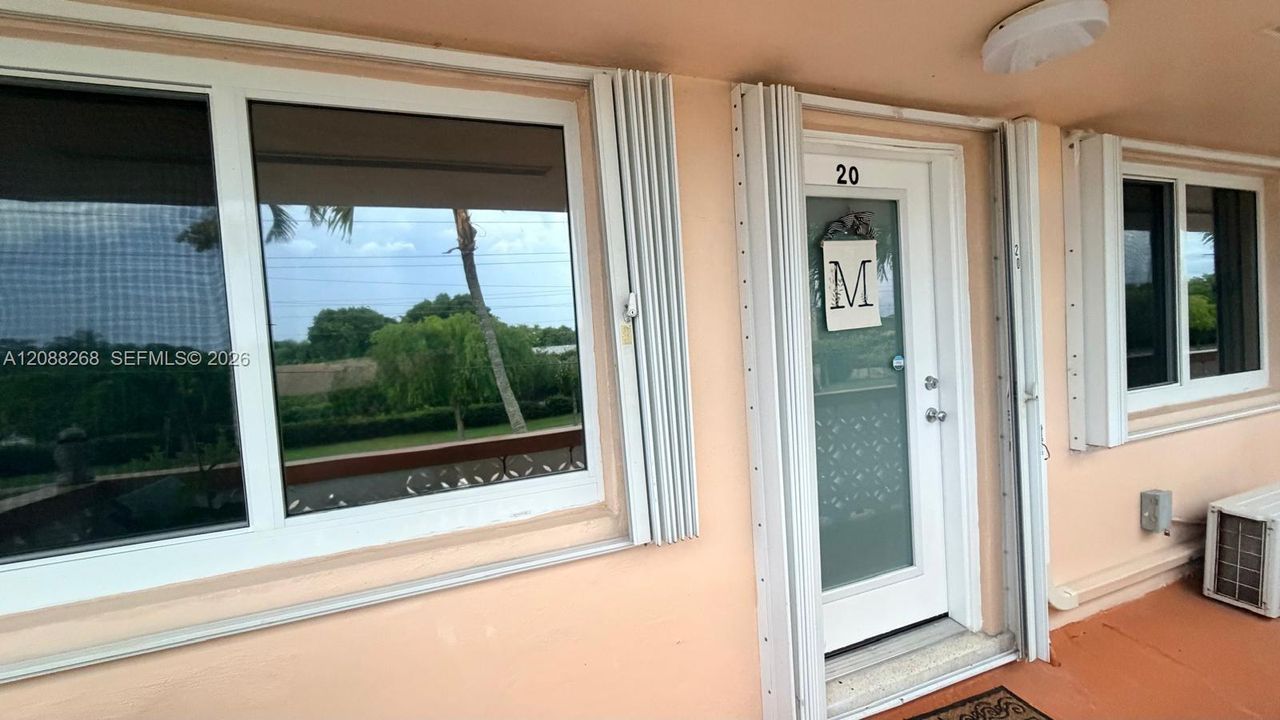 На продажу: $165,000 (2 спален, 1 ванн, 848 Квадратных фут)