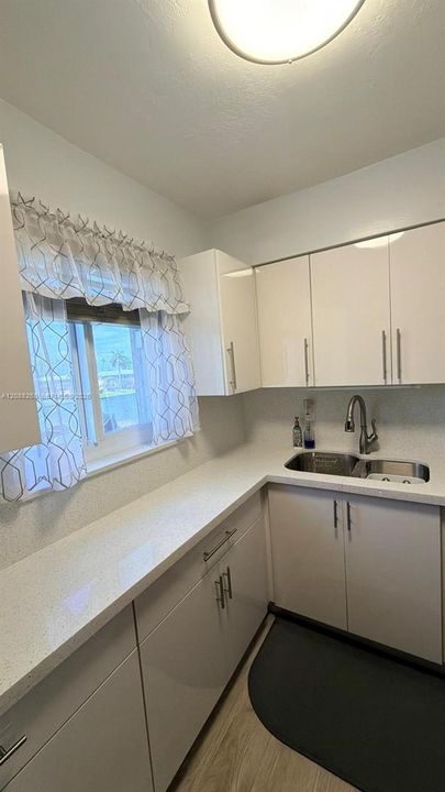 На продажу: $165,000 (2 спален, 1 ванн, 848 Квадратных фут)