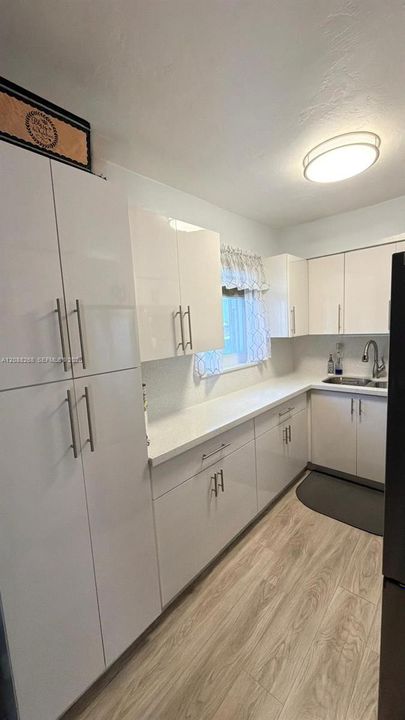 На продажу: $165,000 (2 спален, 1 ванн, 848 Квадратных фут)