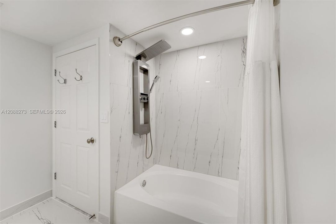 En Venta: $499,999 (2 camas, 1 baños, 977 Pies cuadrados)