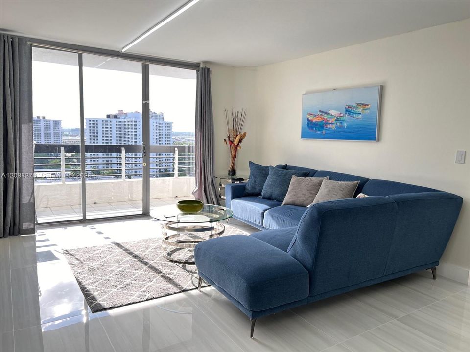В аренду: $3,300 (2 спален, 2 ванн, 1091 Квадратных фут)