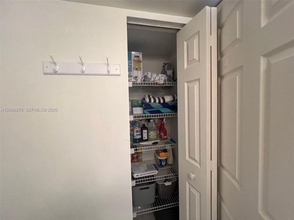 В аренду: $3,300 (2 спален, 2 ванн, 1091 Квадратных фут)