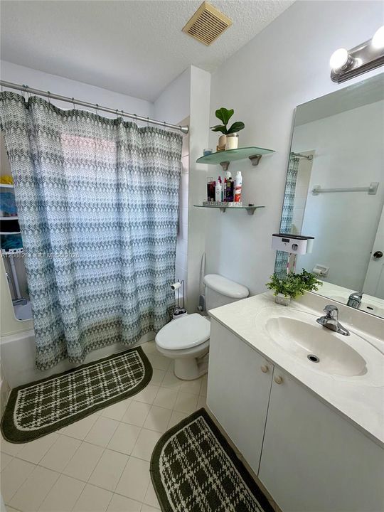 В аренду: $3,100 (4 спален, 2 ванн, 1739 Квадратных фут)