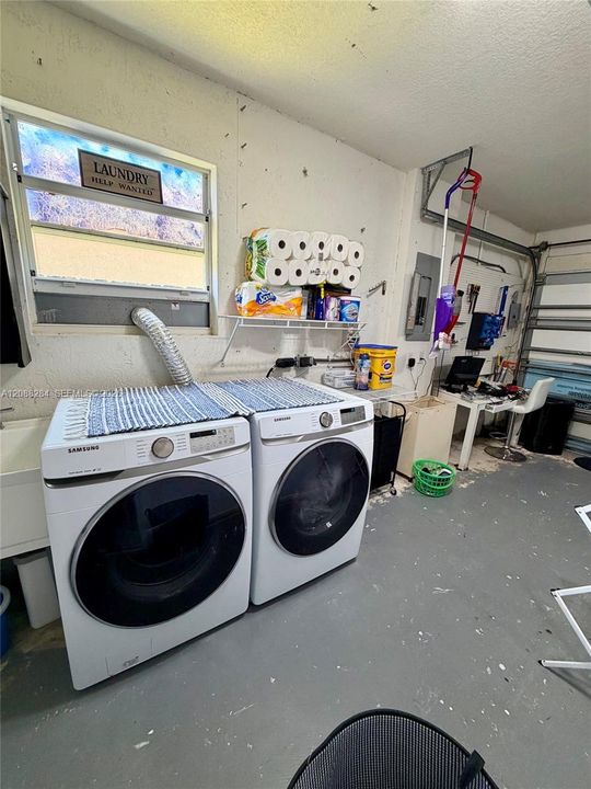 В аренду: $3,100 (4 спален, 2 ванн, 1739 Квадратных фут)